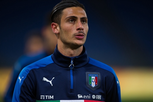 球迷们拭目 球迷们拭目