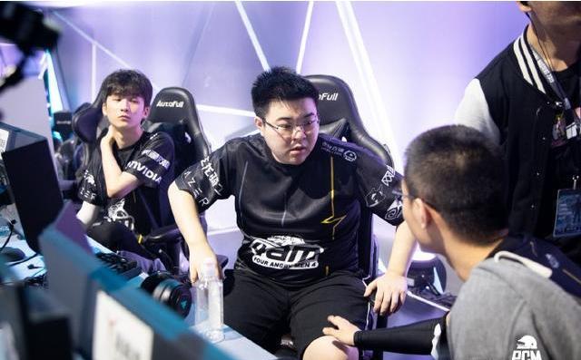 在揭幕战中 在揭幕战中