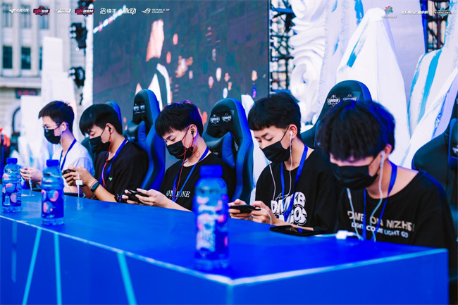 借助新球场 借助新球场